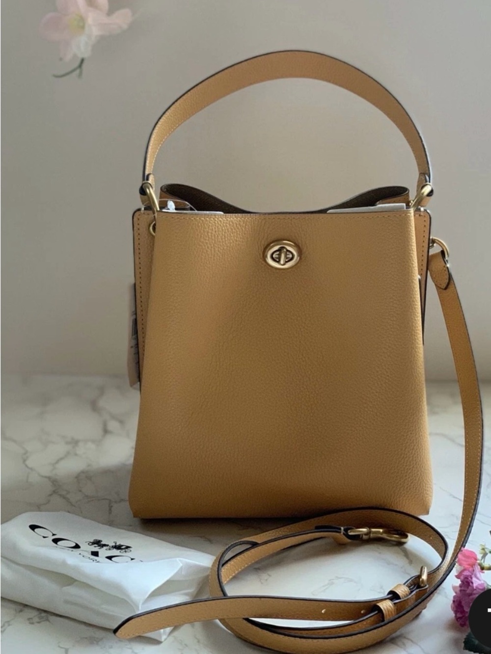 Coach Charlie Bucket Bag 21 in Honeycomb Style 89102 like new rare color gold